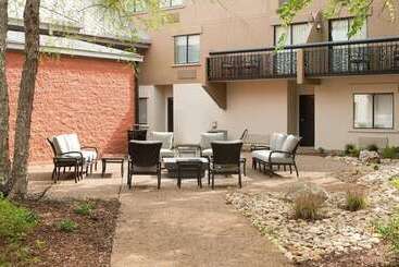هتل Holiday Inn Express Nashville Airport, An Ihg