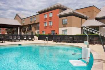 هتل Holiday Inn Express Nashville Airport, An Ihg