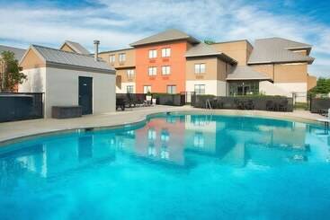 هتل Holiday Inn Express Nashville Airport, An Ihg