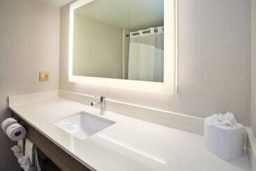 هتل Holiday Inn Express Nashville Airport, An Ihg