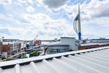 هتل Holiday Inn Express Portsmouth Gunwharf Quays, An Ihg