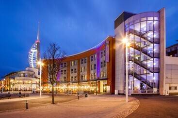 هتل Holiday Inn Express Portsmouth Gunwharf Quays, An Ihg