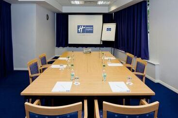 هتل Holiday Inn Express Portsmouth Gunwharf Quays, An Ihg