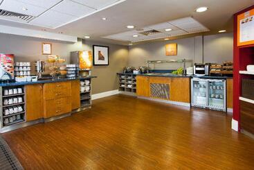 هتل Holiday Inn Express Swansea East, An Ihg