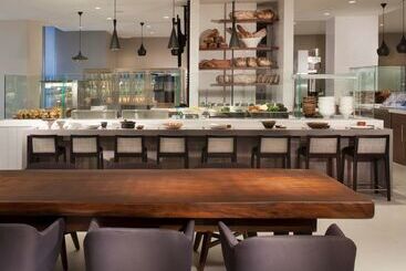 هتل Hyatt Regency Los Angeles International Airport