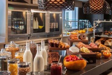 هتل Hyatt Regency Los Angeles International Airport