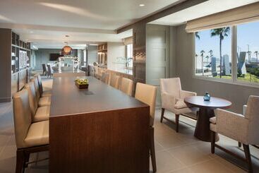 هتل Hyatt Regency Los Angeles International Airport