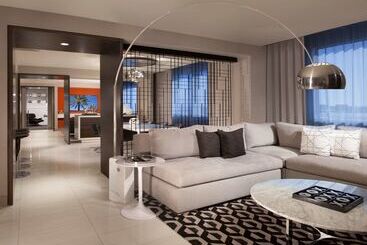 هتل Hyatt Regency Los Angeles International Airport