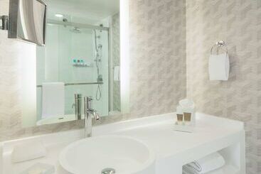 هتل Hyatt Regency Los Angeles International Airport