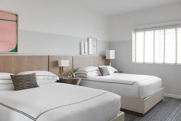 Kimpton Surfcomber Hotel, An Ihg