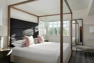 Kimpton Surfcomber Hotel, An Ihg