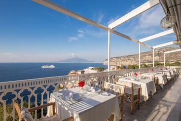 هتل Mediterraneo