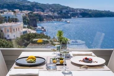 هتل Mediterraneo