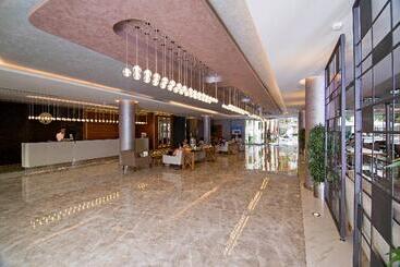 هتل Mirage World