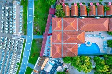 هتل Ozlem Garden