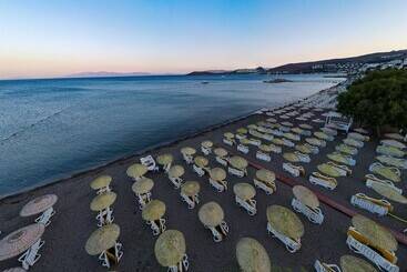 هتل Petunya Beach Resort