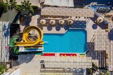 هتل Petunya Beach Resort