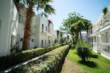 هتل Petunya Beach Resort