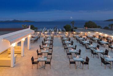 هتل Petunya Beach Resort