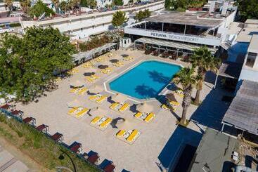 هتل Petunya Beach Resort