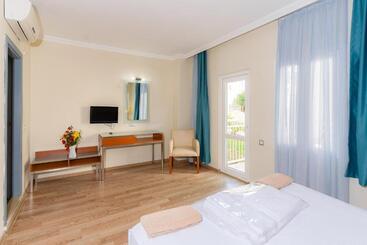 هتل Petunya Beach Resort