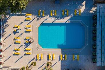 هتل Petunya Beach Resort