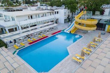 هتل Petunya Beach Resort