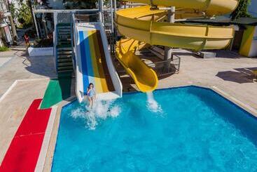 هتل Petunya Beach Resort