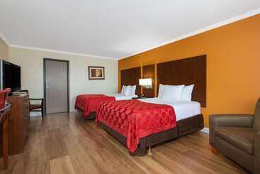 هتل Ramada By Wyndham Tampa Westshore Airport South