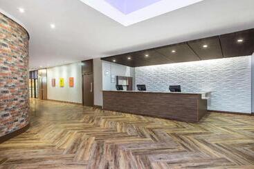 هتل Ramada By Wyndham Tampa Westshore Airport South