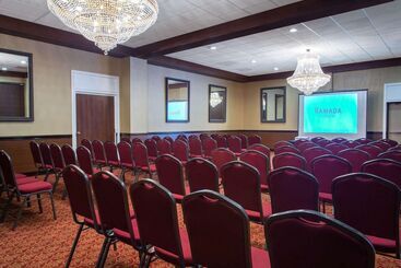 هتل Ramada By Wyndham Tampa Westshore Airport South