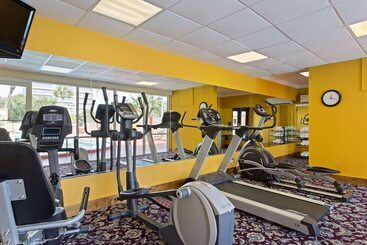 هتل Ramada By Wyndham Tampa Westshore Airport South