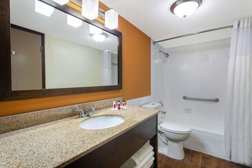 هتل Ramada By Wyndham Tampa Westshore Airport South
