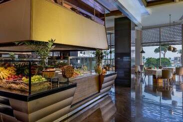 هتل Rixos Premium Belek, The Land of Legends Access