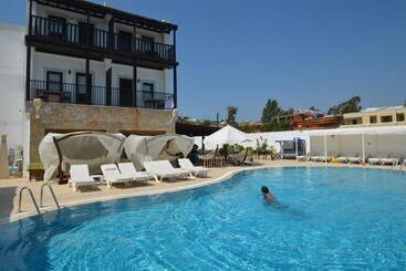 Salinas Beach Hotel Bodrum Boutique Concept