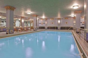 هتل The Biltmore Los Angeles