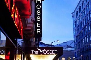 هتل The Mosser