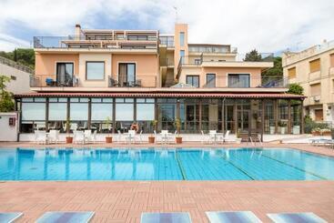 هتل Villa Esperia