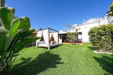 Vista Bonita, Gay and Lesbian Only Resort