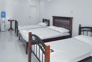 Отель Reddoorz At Guimod Transient House Ilocos Sur