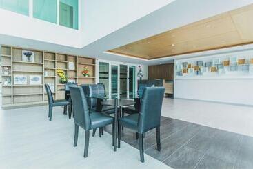 هتل Condo In Kata In Ozone  A604