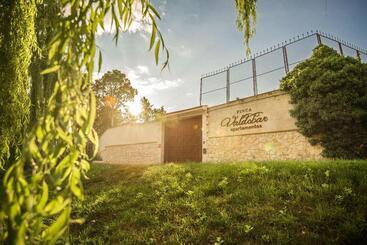 هتل Finca Valdobar