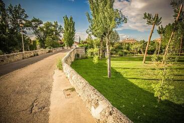 هتل Finca Valdobar