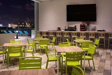 هتل Tru By Hilton Fort Lauderdale Downtown