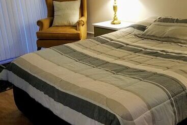 Becket Motel