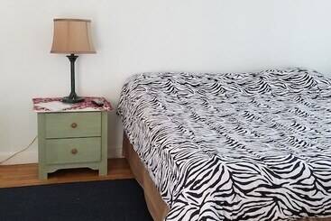 Becket Motel