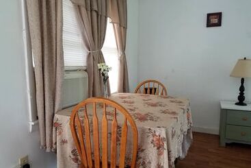 Becket Motel