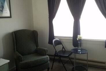 Becket Motel