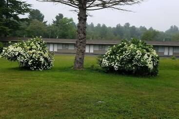 Becket Motel