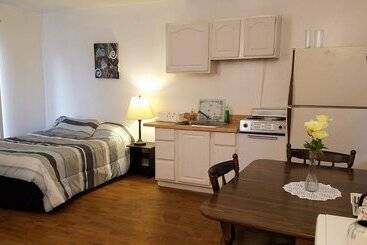 Becket Motel